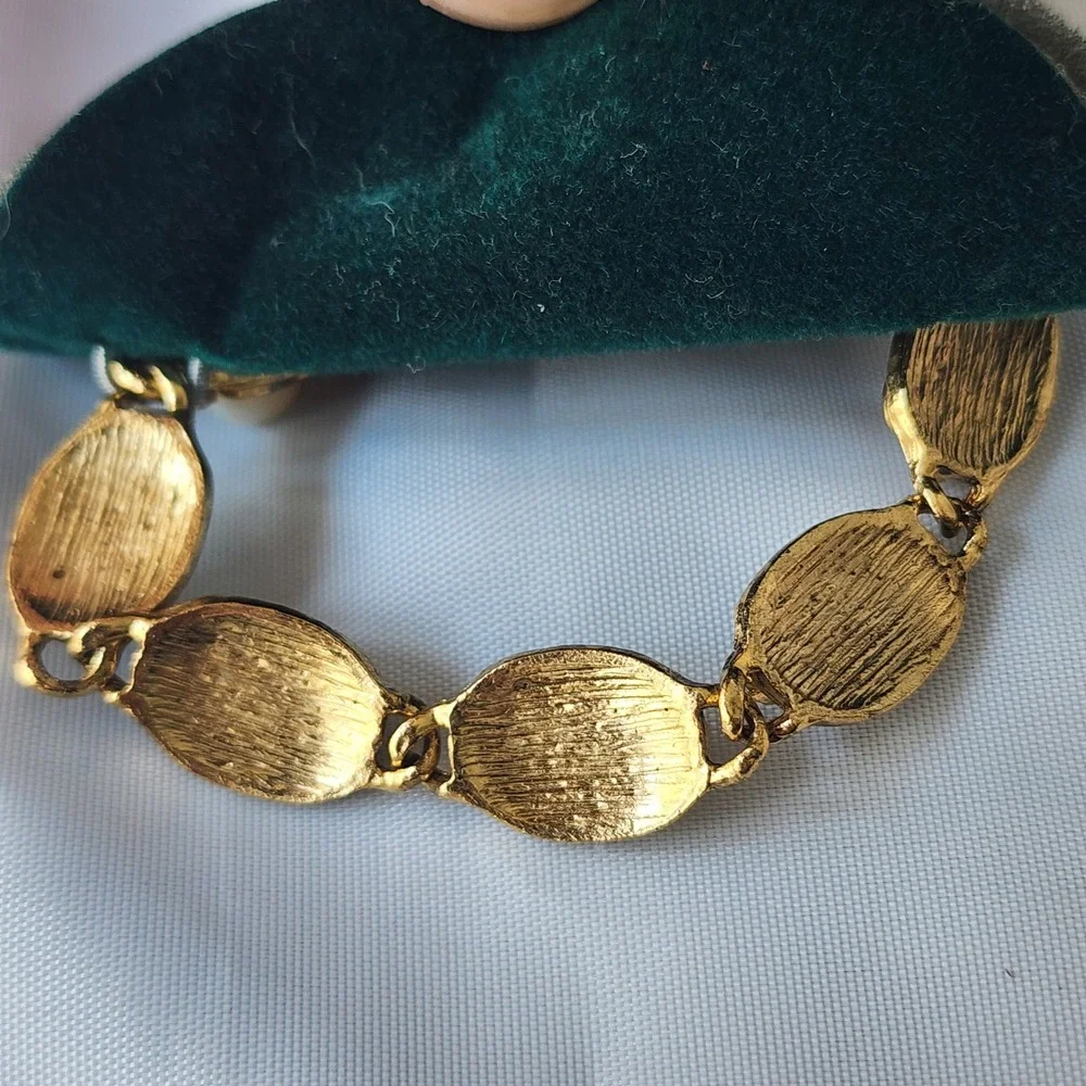 Loreé Gold Tone Faux Pearl Rhinestone Bracelet Costume Jewelry Elegant Rare NWOT - Picture 5 of 7